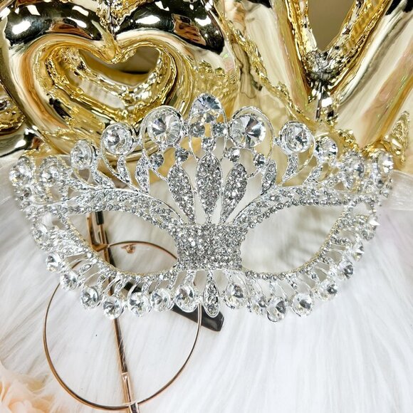 Silver Crystal Rhinestone Masquerade Eye Mask, Bridal Wedding Mask, Ball Party - Picture 5 of 5